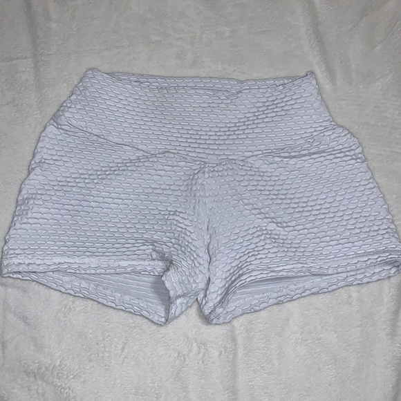 Pants - CLS Scrunch Butt Shorts